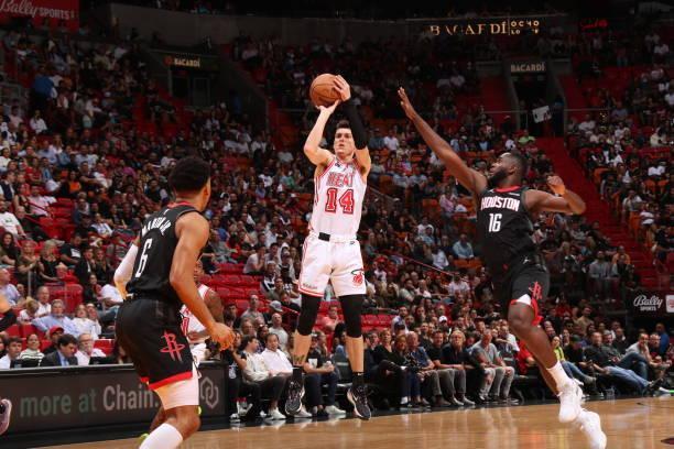 往往比盯着 往往比盯着